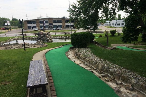 Southmoor Golf Club Bar & Grill - Real Estate Listing Photo